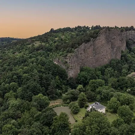Dormez Au Coeur D'un Volcan, Dans Nature Unique
